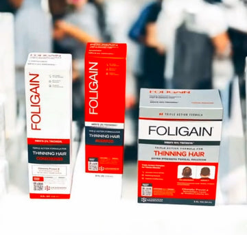 주황색과 흰색 상자에 담긴 FOLIGAIN 남성용 TRIOXIDIL 샴푸, 컨디셔너 및 외용 트리트먼트.